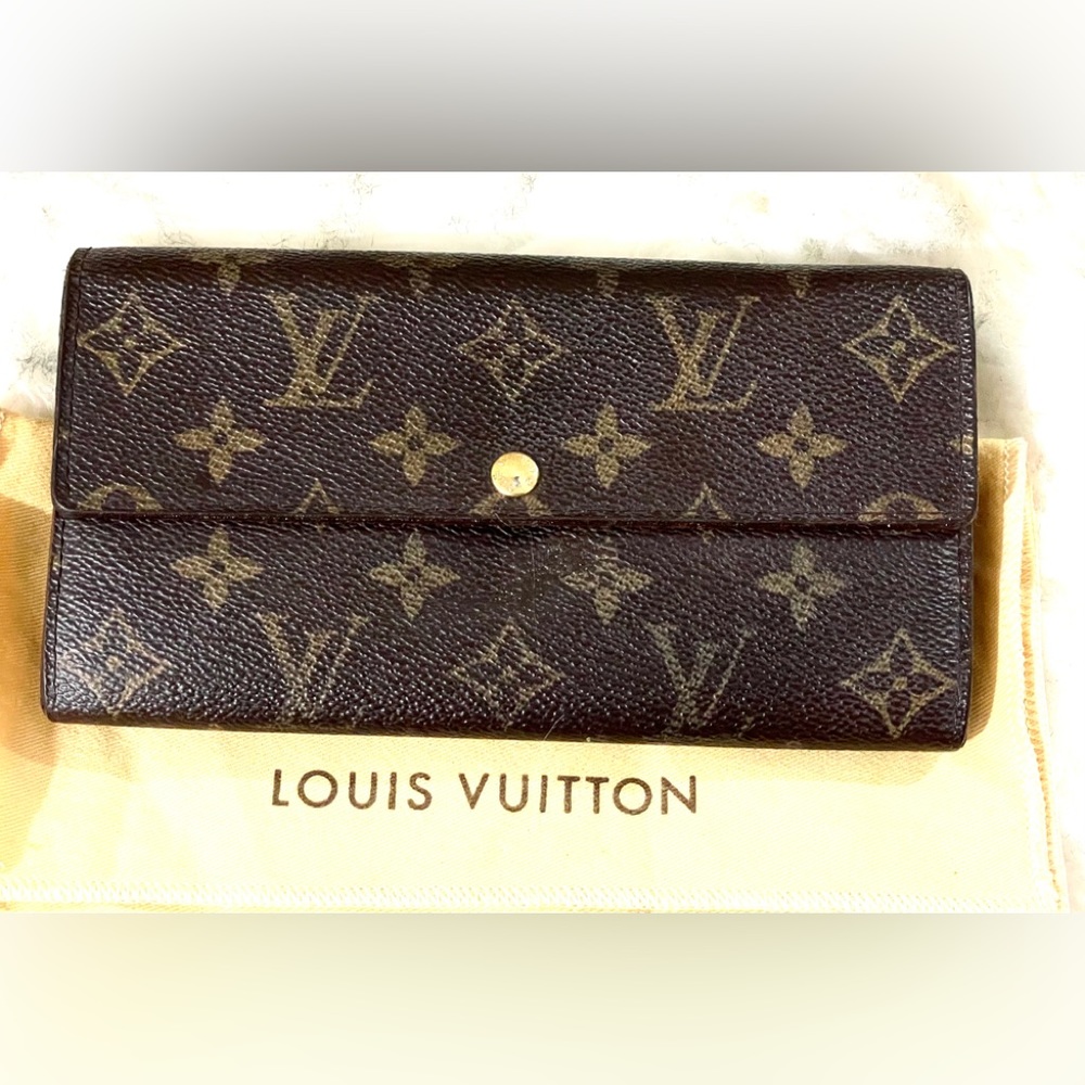 Authentic Louis Vuitton Sarah  Wallet💋